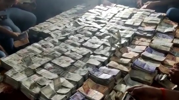 घर में मिले सोने के बिस्कुट