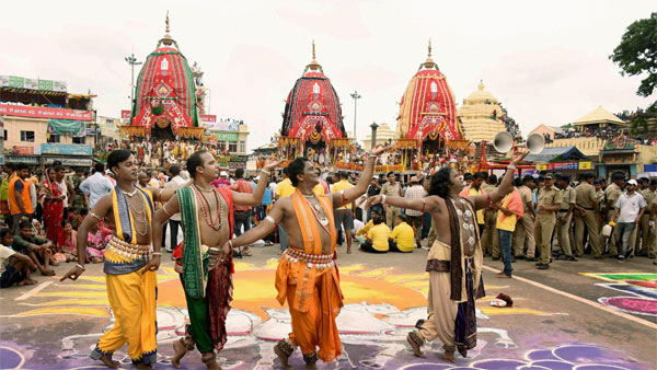 मूर्ति बनाने का काम देव शिल्पी विश्वकर्मा को मिला