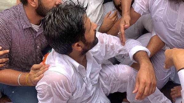 कांग्रेस के दिग्गज नेताओं ने किया प्रदर्शन