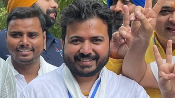 नौ राउंड की मतगणना के बाद दुर्गेश पाठक को 10 हजार से अधिक वोट