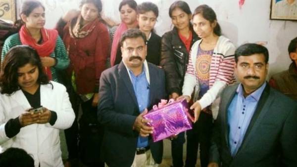 परीक्षा के नाम पर नहीं वसूली जाती मोटी रकम