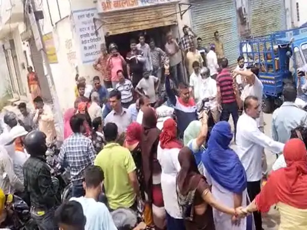 दुकान को प्रोपटी बताते हुए हंगामा कर दिया