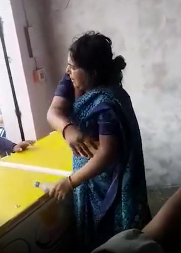 महिला के खिलाफ पुलिस थाने में शिकायत दी