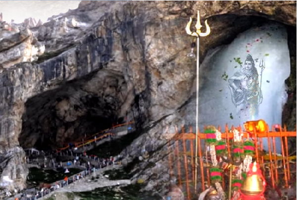 International Day of Yoga: Troops performed Yoga at Amarnath holy cave, thousand soldiers deployed on multiple locations International Day of Yoga: Troops performed Yoga at Amarnath holy cave, thousand soldiers deployed on multiple locations