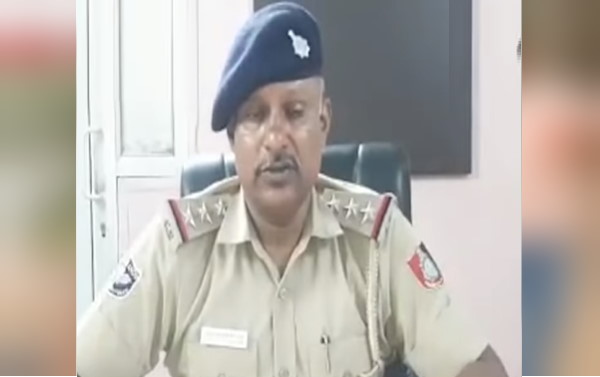 नदी किनारे स्थित है शिवलिंग