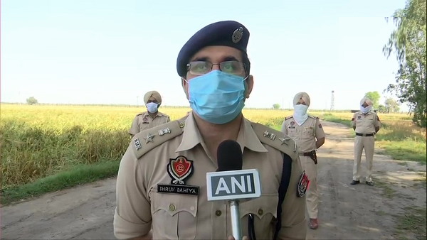 The Border Security Force will give a reward of Rs 1 lakh to civilians giving information about anti-national activities The Border Security Force will give a reward of Rs 1 lakh to civilians giving information about anti-national activities