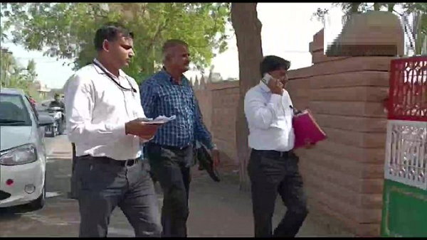 CBI raids at residence of CM Ashok Gehlots brother, Agrasen Gehlot in Jodhpur Rajasthan CBI raids at residence of CM Ashok Gehlots brother, Agrasen Gehlot in Jodhpur Rajasthan
