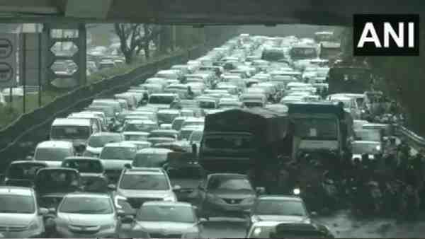 delhi ncr rain today Continuous rainfall in Delhi-NCR causes traffic snarls delhi ncr rain today Continuous rainfall in Delhi-NCR causes traffic snarls