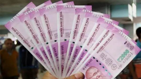 धन, सम्मान और आयु की सूचक होती हैं मणिबंध रेखाएं धन, सम्मान और आयु की सूचक होती हैं मणिबंध रेखाएं