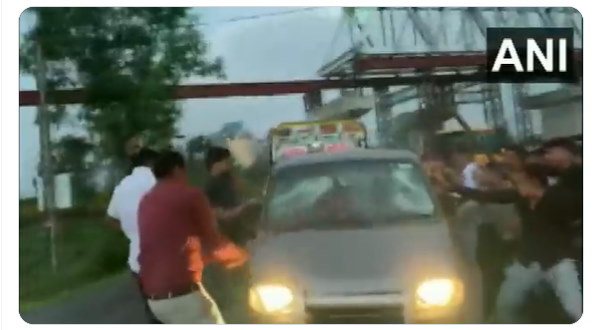 WATCH Video: Surat Police team nabbed the Cheeklighar gang with the help of bulldozer, Its like A Movie scene WATCH Video: Surat Police team nabbed the Cheeklighar gang with the help of bulldozer, Its like A Movie scene