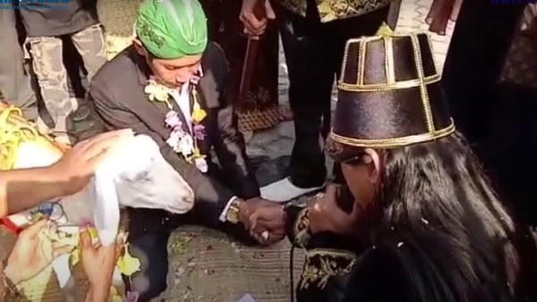 44 साल है उम्र