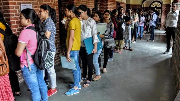 रिज़ल्ट की राह देख रहे 90 हजार छात्र