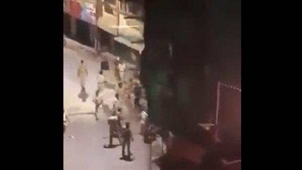 'आधी रात को कानपुर की गलियों में बाबाजी की पुलिस एक्शन में...'