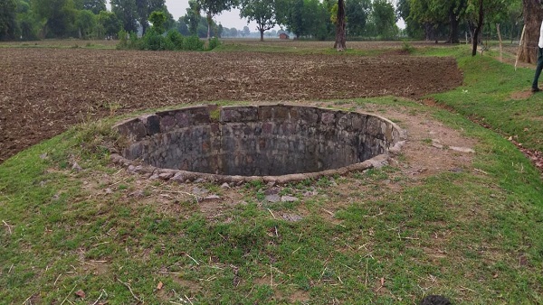मुहारा गांव का एक कुंआ पूरे परिवार को निगम गया मुहारा गांव का एक कुंआ पूरे परिवार को निगम गया
