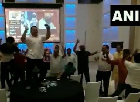 महाराष्ट्र से बाहर गए बागी विधायक