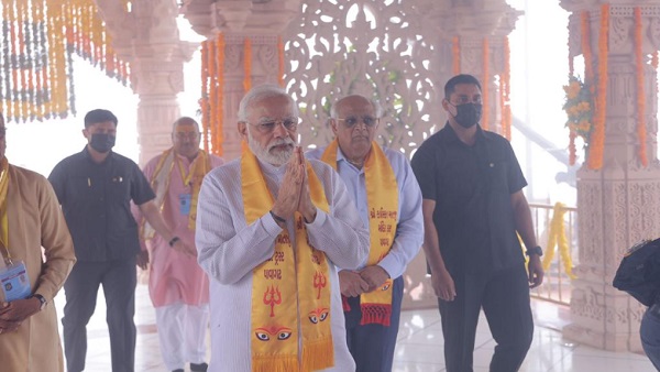 'पावागढ़ मंदिर में एक बार फिर से मंदिर के शिखर पर ध्वज फहरा है...'