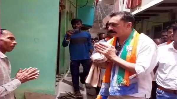 फिल्म अभिनेता मुकेश तिवारी वोट की अपील करते हुए फिल्म अभिनेता मुकेश तिवारी वोट की अपील करते हुए