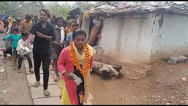 धनबल-बाहूबल वाले नेताओं के लिए प्रेरणा