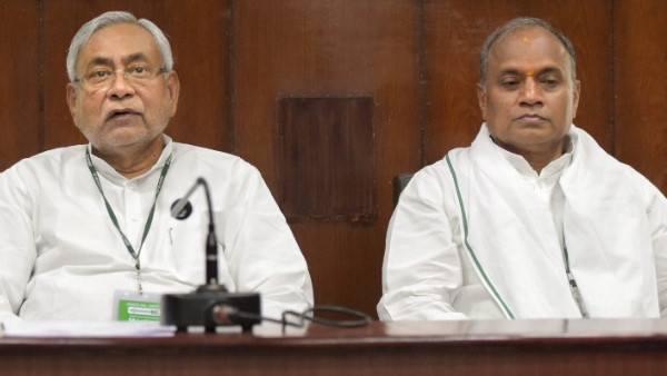 आखिरकार खाली करना पड़ा बंगला