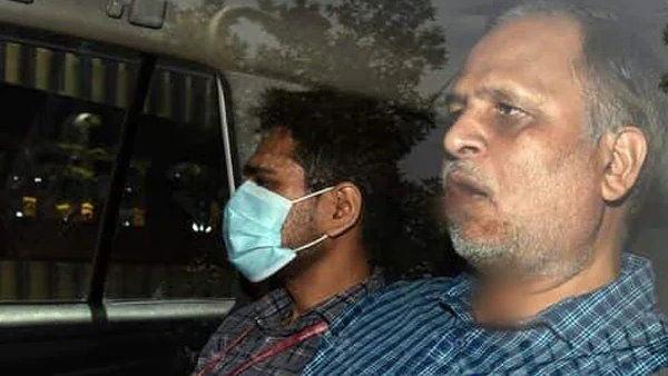 delhi cm arvind kejriwal statement on satyendra jain viral pic delhi cm arvind kejriwal statement on satyendra jain viral pic
