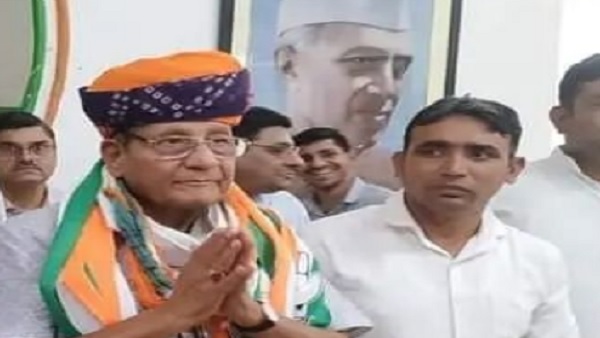 Agnipath Scheme: बोले गहलोत सरकार के मंत्री-कोई 6 महीने में ठीक से बंदूक नहीं चला पाता वो टैंक क्या चलाएगा Agnipath Scheme: बोले गहलोत सरकार के मंत्री-कोई 6 महीने में ठीक से बंदूक नहीं चला पाता वो टैंक क्या चलाएगा