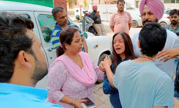 मां का आरोप- CM के दबाव में पुलिस, बेटे को किया टॉर्चर