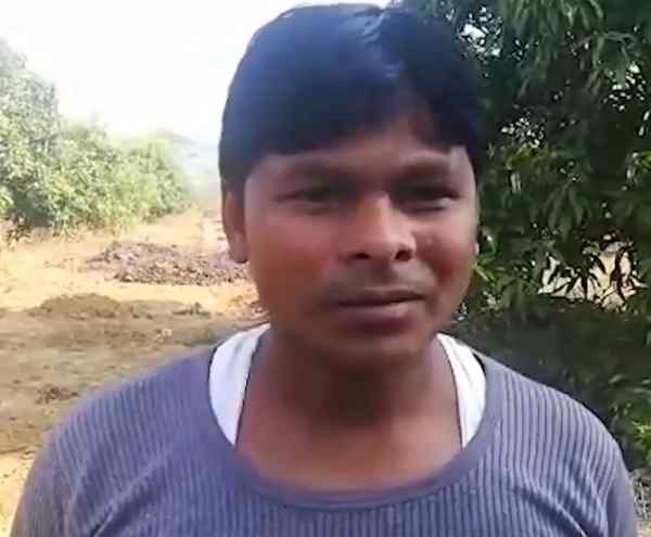 पांच वर्षों से फूलों की खेती कर रहे हैं वकील