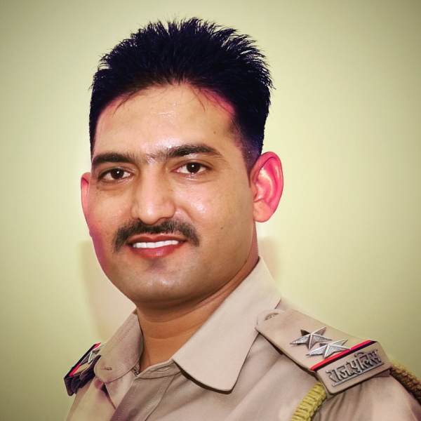इमरान खान की सरकारी नौकरी
