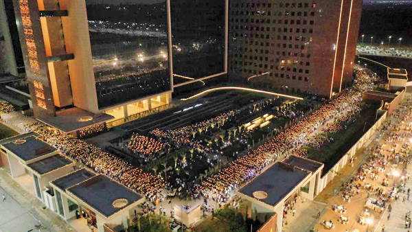 Have you Seen the Unique Surat diamond bourse? here thousands people Plant 56000 Saplings Have you Seen the Unique Surat diamond bourse? here thousands people Plant 56000 Saplings