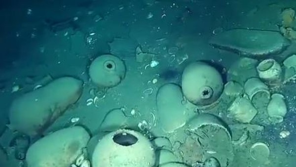 600 लोगों के साझ समंदर में जूब गया अरबों का खजाना
