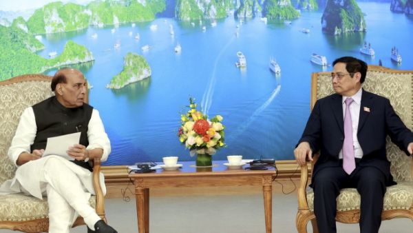 आकाश का बनेगा पहला ग्राहक!