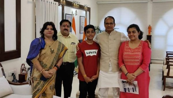 वनिशा ने परिवार के साथ की सीएम से मुलाकात वनिशा ने परिवार के साथ की सीएम से मुलाकात