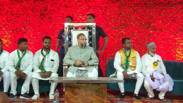 नगरीय निकाय चुनाव प्रचार में गरजे ओवैसी
