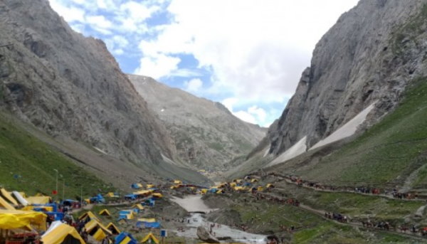 साढ़े पांच बजे लगा कोई बम फटा हो