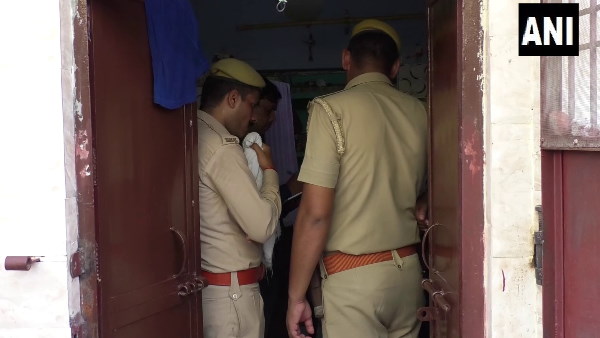 Three members of a family ends thire life at Awas Vikas Colony Agra Three members of a family ends thire life at Awas Vikas Colony Agra