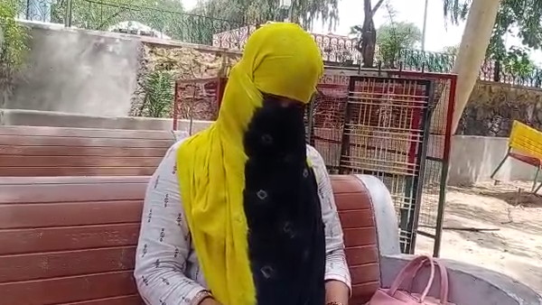 लड़की के कुलदेवता के मंदिर जाकर सगाई की