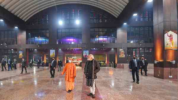 'रात में एक-डेढ़ बजे रेलवे प्लेटफॉर्म पर चला गया....'