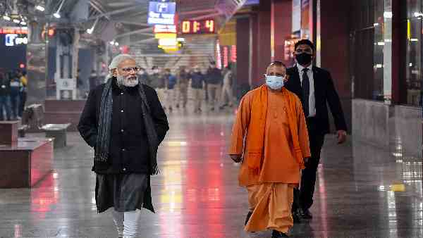 'टिकट की कीमत से ज्यादा कर लेते हैं कमाई'