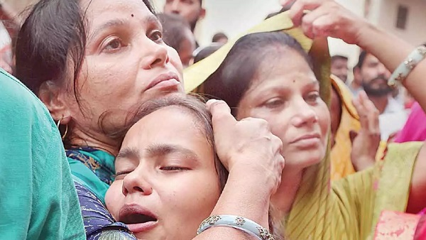 'पुलिस ने सुरक्षा देने के बजाए, समझौता कराना चाहा...'