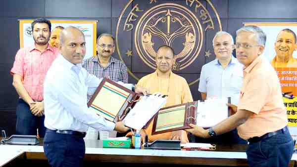 Airports Authority of India signs MoU with Yogi govt for five airports Airports Authority of India signs MoU with Yogi govt for five airports