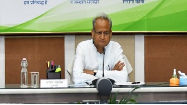 राजस्थान सरकार ने लंपी वायरस रोकथाम के लिए उठाया बड़ा कदम, सीएम गहलोत ने किया Tweet राजस्थान सरकार ने लंपी वायरस रोकथाम के लिए उठाया बड़ा कदम, सीएम गहलोत ने किया Tweet