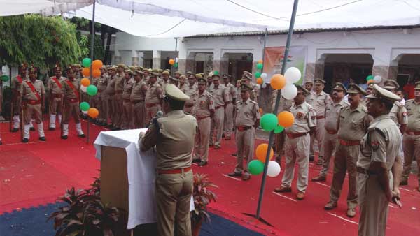 जोन कार्यालय वाराणसी में किया गया ध्वजारोहण