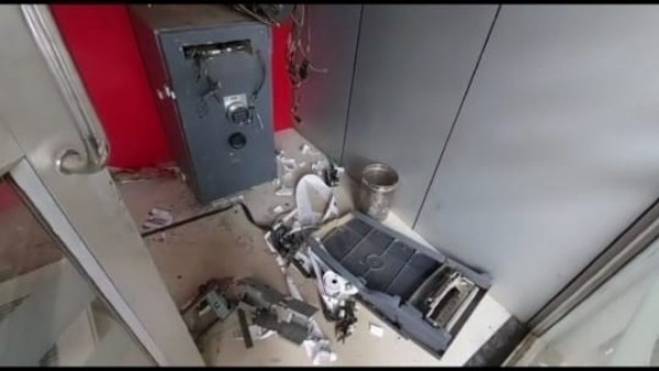पुलिस ने घेराबंदी करके दोनों बदमाशों को पकड़ा