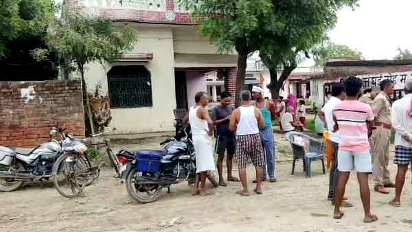 सूचना के बाद घटनास्थल पर पहुंची पुलिस