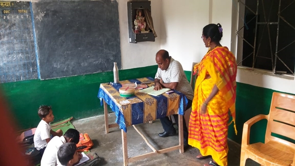 फिर ली कलेक्टर ने मैडम की क्लास