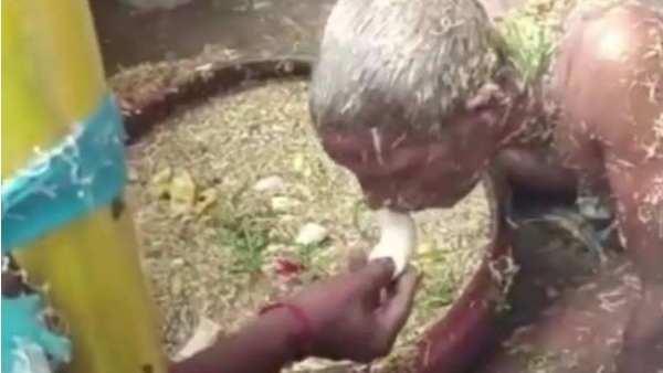 पशुओं की तरह नाद में भूसा खाता है शख्स