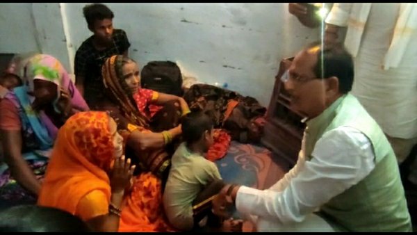 अंबाह में राहत शिविर में पहुंचकर की बाढ़ प्रभावितों से मुलाकात