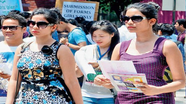 लाखों में इंट्रेंस की कोचिंग का खर्च