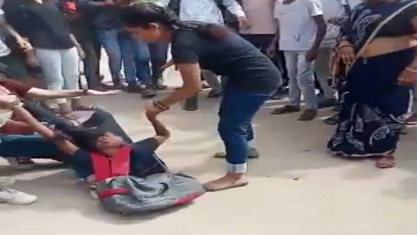 काफी देर तक होती रही मारपीट