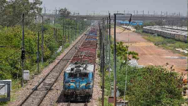 100 किमी प्रति घंटे की रफ्तार से चलेगी माल गाड़ी